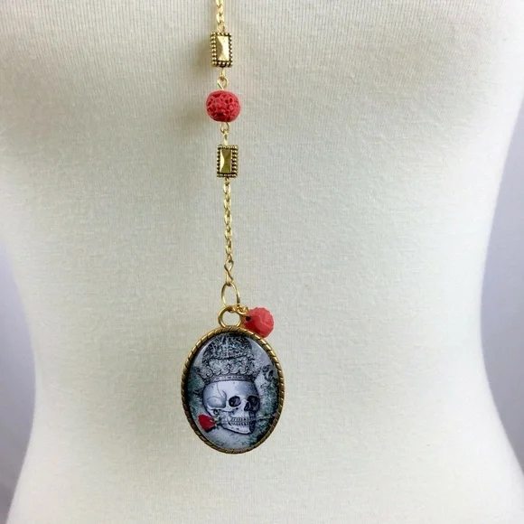 Long Gothic Skull & Roses Pendant Y Necklace - Picture 4 of 6